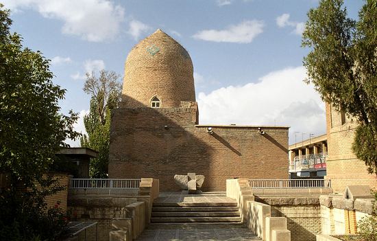 hamadan_-_mausoleum_of_esther_and_mordechai.jpg