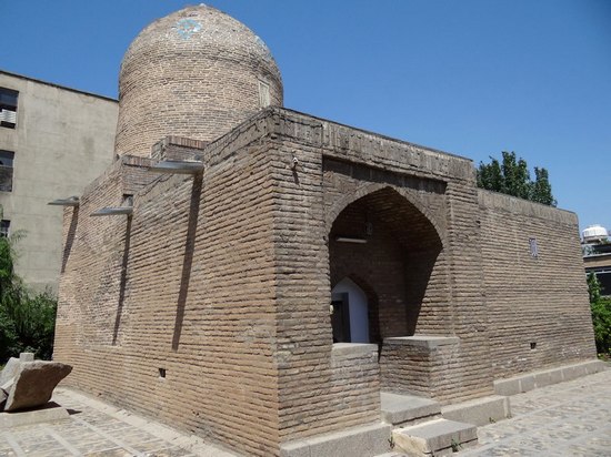 hamadan_-_mausoleum_of_esther_and_mordechai5.jpg